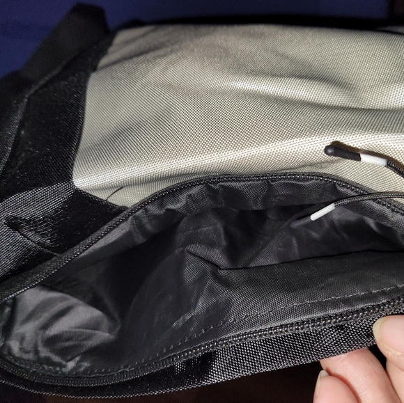 Brand new GUESS BAG - Picture 6 of 9